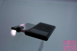 Illustration for article titled Hands On iriver Aplayer vs. iPod nano: Thinner, More Gorgeous